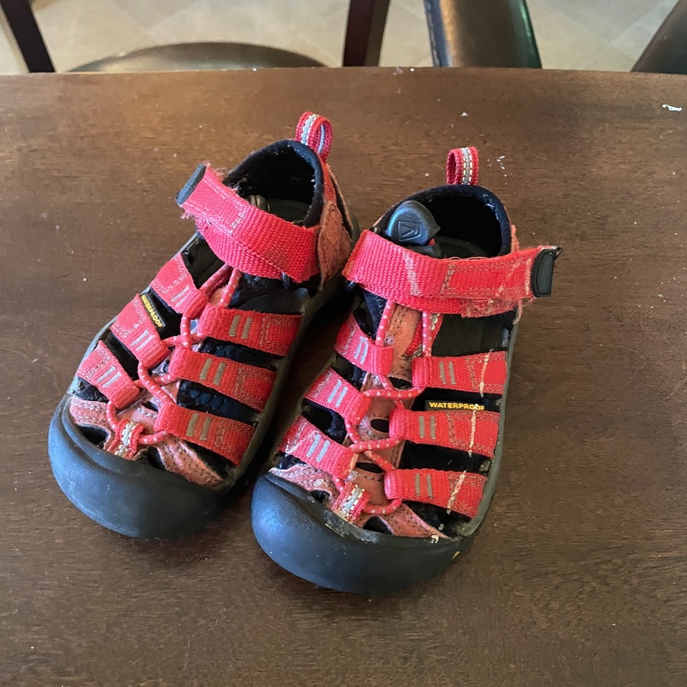 Keen Red and Black Sandals Waterproof Outdoor Design